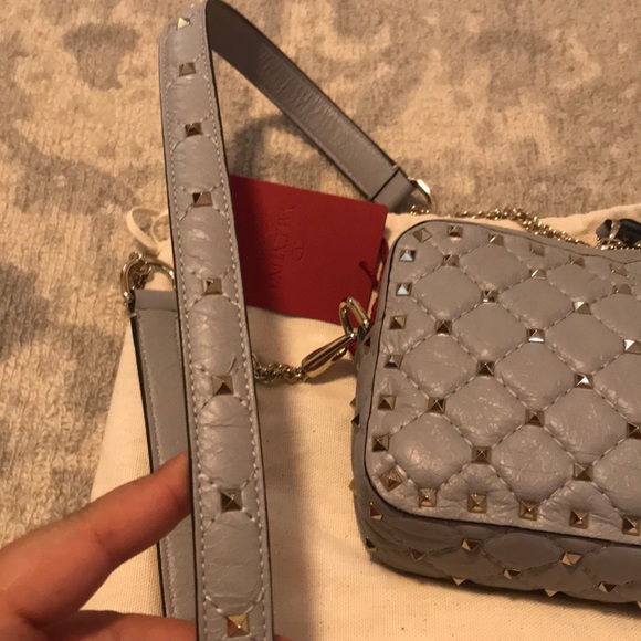 NEW MEDIUM VALENTINO ROCKSTUD SPIKE CAMERA BAG - Picture 4 of 8